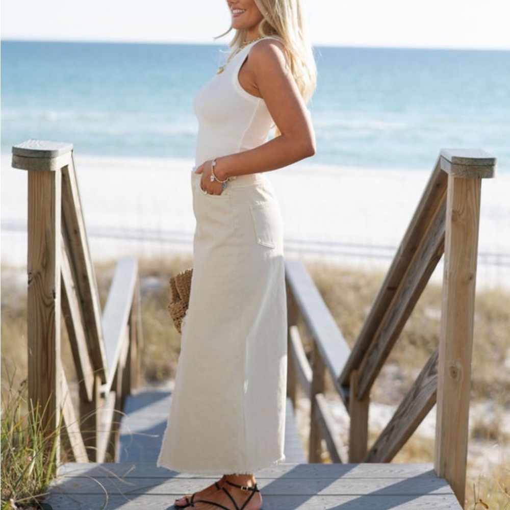 Elegant Cream Midi Skirt - Picture 5 of 5